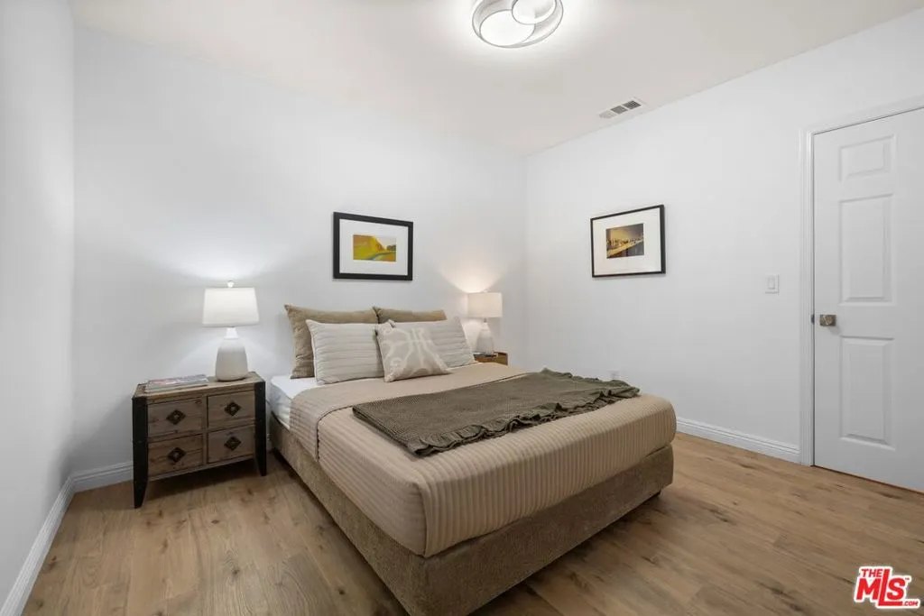 2400 W 74th Street, Los Angeles, California 90043 home-pic-27